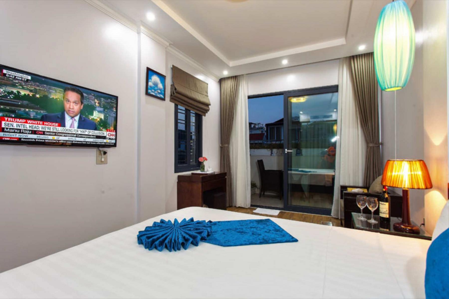 Phòng suite có ban công tại Hanoi Bella Rosa Suite 